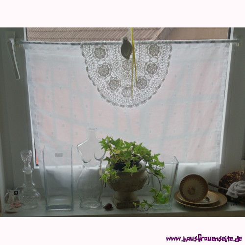 Fensterdeko mit Hkeldeckchen