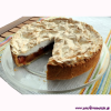 Rhabarber-Puddingkuchen mit Erdbeeren