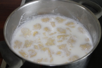 Milchsuppe mit Schwmmchen kochen