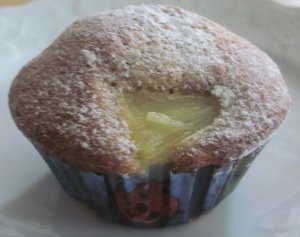 ein Ananas-Mandel-Muffin