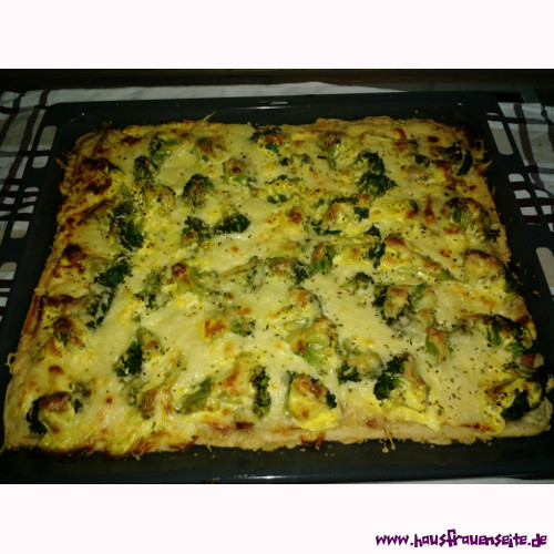 Broccoli-Schinken-Pizza mit Sauce Hollandaise