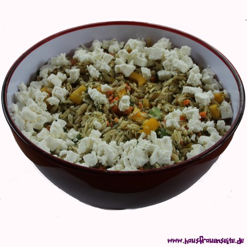 Griechischer Reisnudelsalat mit Feta