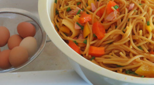 Spaghettisalat mit Sojasoe zubereiten