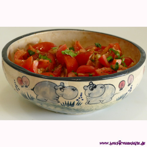 Tomatensalat mit Zwiebeln