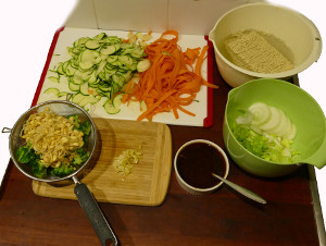 wok-Gemse mit Mie-Nudeln zubereiten