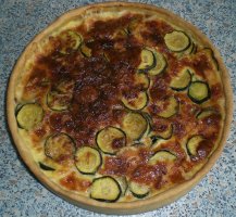 Quiche mit Zucchini, Speck und Toma