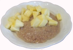 Weizenschrotbrei mit Ananas