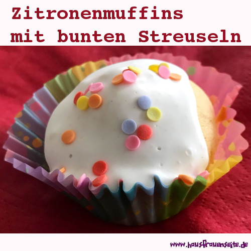 Zitronenmuffins mit bunten Streuseln