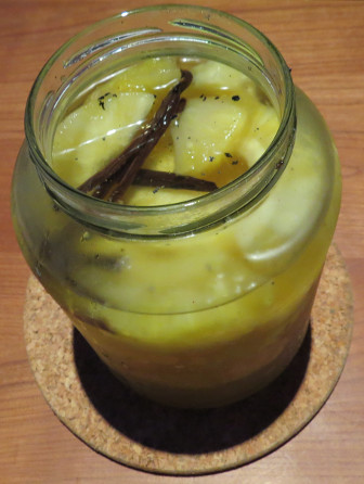 Ananas-Rumtopf