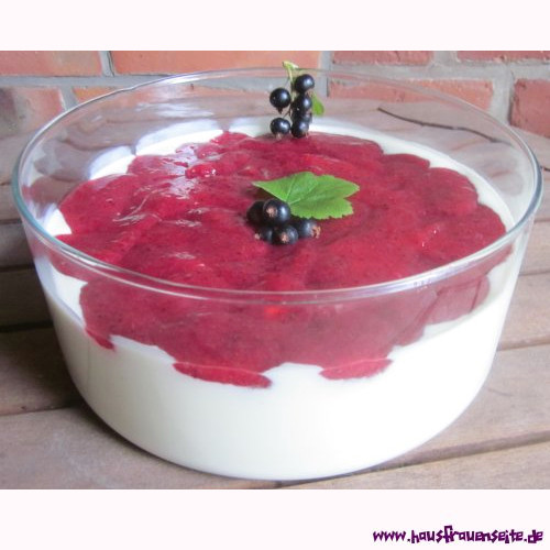 Quarkspeise mit Johannisbeeren