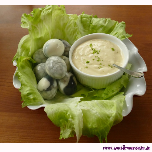 Marmor-Eier mit Knoblauchmayonnaise