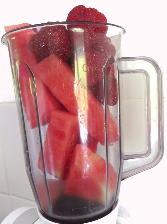 Erdbeer-Melonen-Smoothie machen