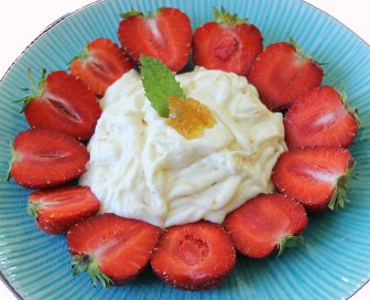 Erdbeeren mit Camembert-Creme