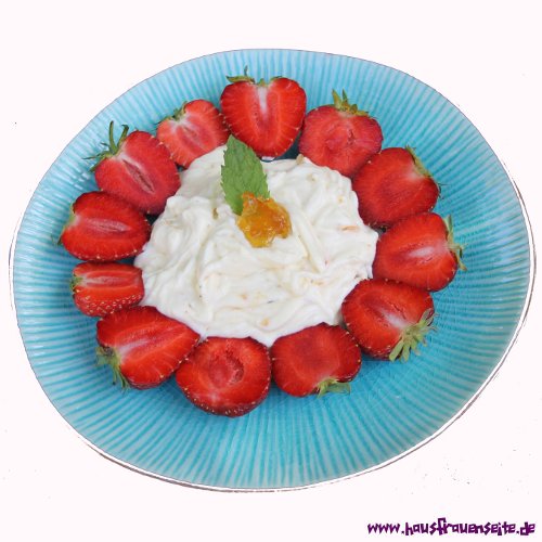 Erdbeeren mit Camembert-Dip