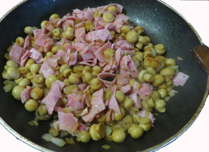 Schnitzeltopf mit Schinken, Chamingnons und Zwiebeln