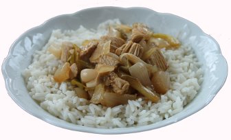 eine Portion Cola-Huhn mit Reis