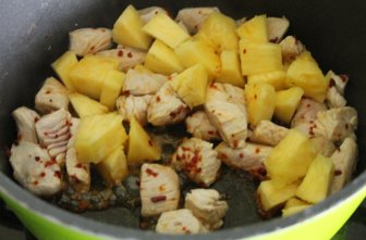 Putenstreifen mit Ananas