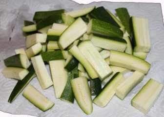 kleingeschnittene Zucchini