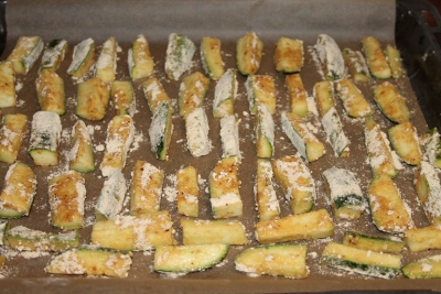 Zucchinipommes backen