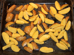 Kartoffel Wedges in den Ofen schieben