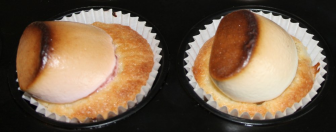 frisch gebackene Rhabarbermuffins mit Marshmallow