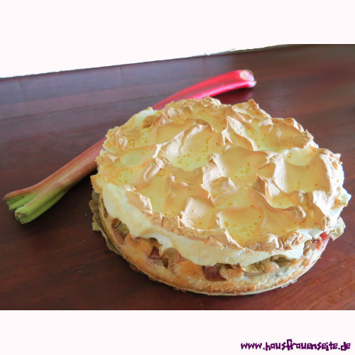 Rhabarberkuchen mit Baiserhaube