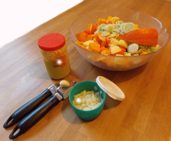 Krbiscremesuppe mit Kartoffeln kochen