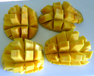 Mangos schlen und wrfeln