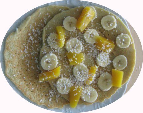 Kokosmilch-Pfannkuchen mit Mango und Banane