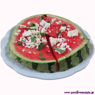 Wassermelonen-Pizza mit Feta und Basilikum