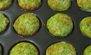 Spinatmuffins mit Kasseler backen