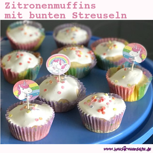 Zitronenmuffins mit bunten Streuseln