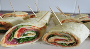 Salami-Paprika-Wraps