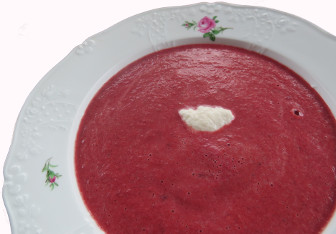 unsere Rosarot-Suppe ist eine Rote Bete Suppe mit Meerrettich