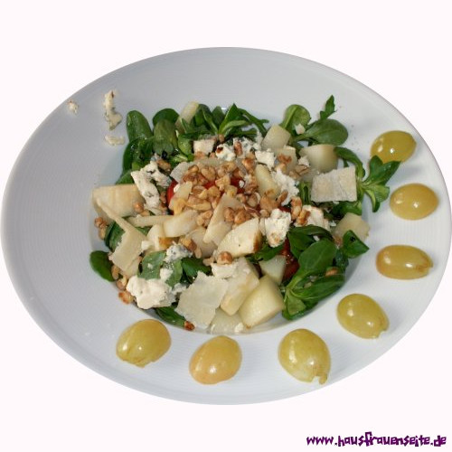 Herbstlicher Salat mit karamellisierten Birnen