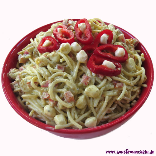 Spaghettisalat mit Pesto und Mozzarella