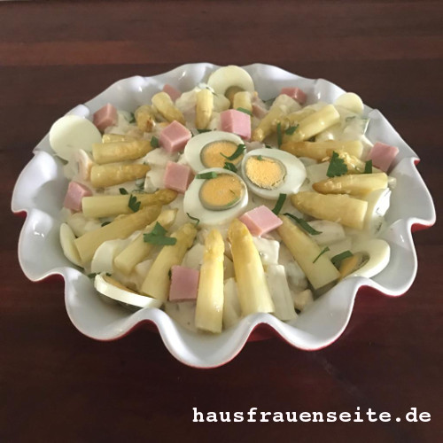 Spargelsalat mit Schinken und Ei