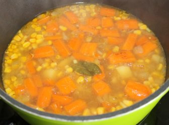 das Gemse in Hhnerbrhe kochen