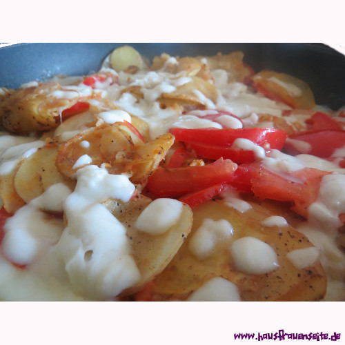 Bratkartoffeln mit Tomaten und Mozzarella