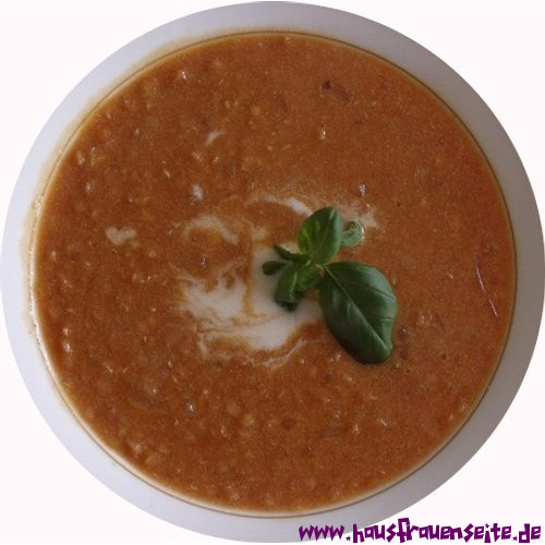 rote sommerliche Linsensuppe