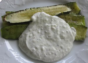 gegrillte Zucchini mit Dip